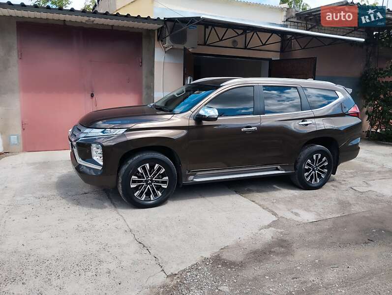 Позашляховик / Кросовер Mitsubishi Pajero Sport 2021 в Миколаєві