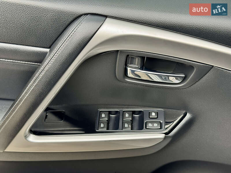 Внедорожник / Кроссовер Mitsubishi Pajero Sport 2019 в Киеве