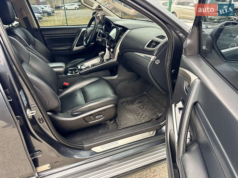 Внедорожник / Кроссовер Mitsubishi Pajero Sport 2019 в Киеве