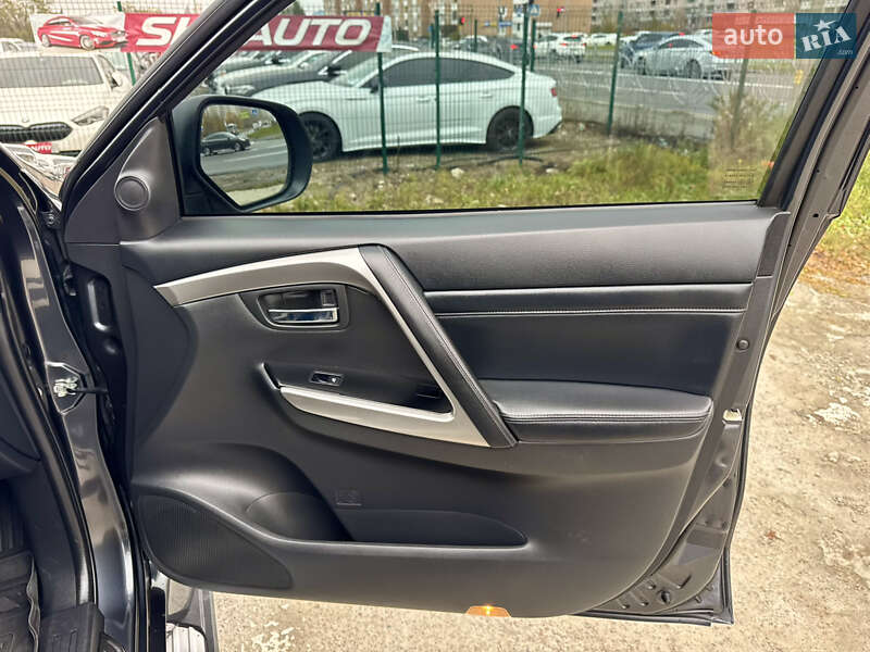 Внедорожник / Кроссовер Mitsubishi Pajero Sport 2019 в Киеве