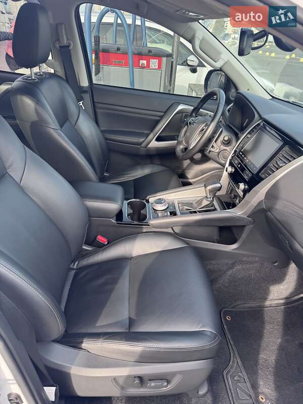 Внедорожник / Кроссовер Mitsubishi Pajero Sport 2019 в Киеве фото 8 Внедорожник / Кроссовер Mitsubishi Pajero Sport 2019 в Киеве