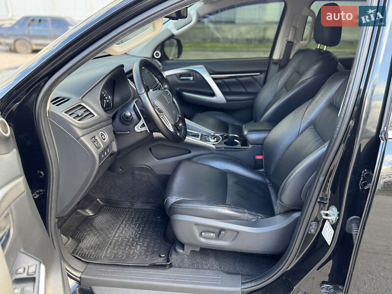 Внедорожник / Кроссовер Mitsubishi Pajero Sport 2017 в Днепре