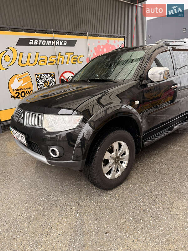 Внедорожник / Кроссовер Mitsubishi Pajero Sport 2011 в Черновцах