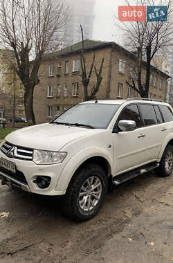 Позашляховик / Кросовер Mitsubishi Pajero Sport 2015 в Києві