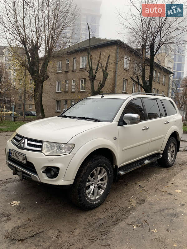 Mitsubishi Pajero Sport 2015