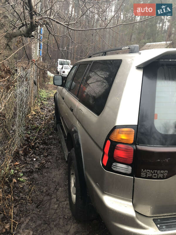 Внедорожник / Кроссовер Mitsubishi Pajero Sport 2001 в Львове