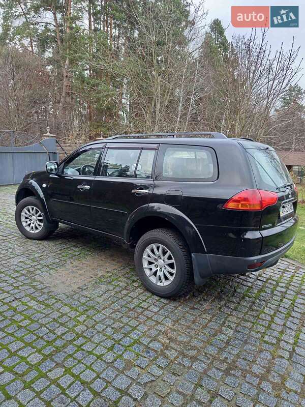 Внедорожник / Кроссовер Mitsubishi Pajero Sport 2013 в Киеве