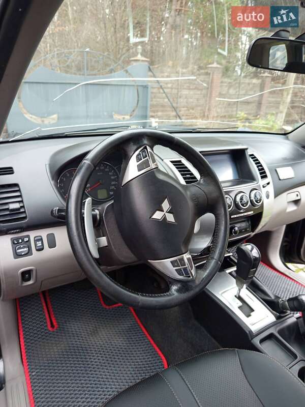 Внедорожник / Кроссовер Mitsubishi Pajero Sport 2013 в Киеве