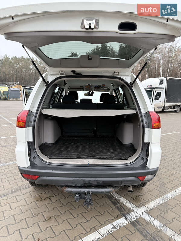 Позашляховик / Кросовер Mitsubishi Pajero Sport 2012 в Києві