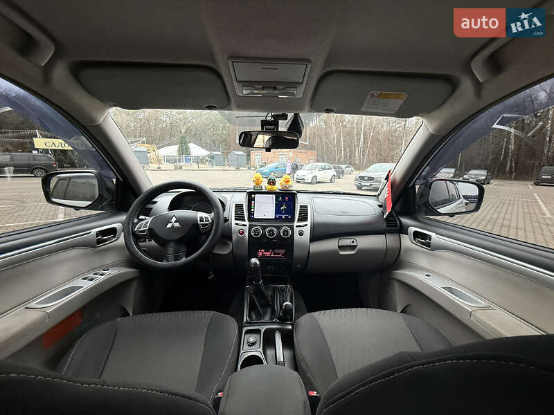 Позашляховик / Кросовер Mitsubishi Pajero Sport 2012 в Києві