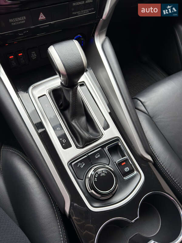 Позашляховик / Кросовер Mitsubishi Pajero Sport 2019 в Дніпрі