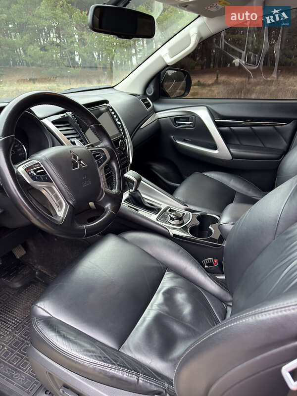 Позашляховик / Кросовер Mitsubishi Pajero Sport 2019 в Дніпрі