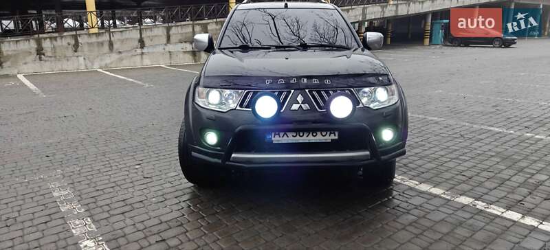 Mitsubishi Pajero Sport 2011