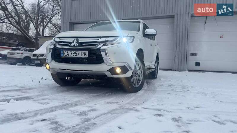 Позашляховик / Кросовер Mitsubishi Pajero Sport 2016 в Києві