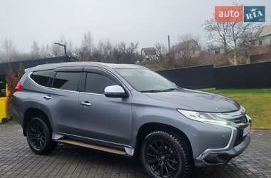 Внедорожник / Кроссовер Mitsubishi Pajero Sport 2017 в Киеве