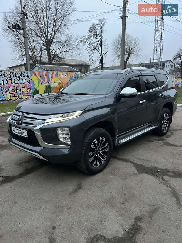 Mitsubishi Pajero Sport 2020