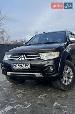 Внедорожник / Кроссовер Mitsubishi Pajero Sport 2014 в Здолбунове