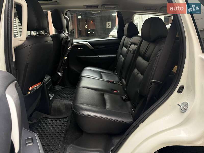 Внедорожник / Кроссовер Mitsubishi Pajero Sport 2019 в Киеве