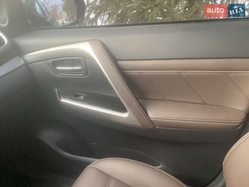 Внедорожник / Кроссовер Mitsubishi Pajero Sport 2021 в Полтаве