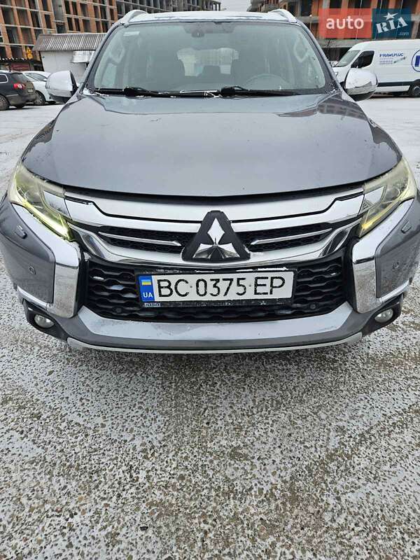 Mitsubishi Pajero Sport 2016