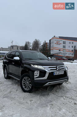 Внедорожник / Кроссовер Mitsubishi Pajero Sport 2019 в Киеве