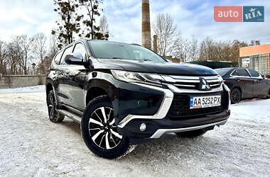 Внедорожник / Кроссовер Mitsubishi Pajero Sport 2017 в Киеве