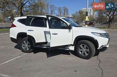 Внедорожник / Кроссовер Mitsubishi Pajero Sport 2017 в Киеве