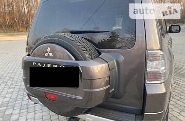 Позашляховик / Кросовер Mitsubishi Pajero Wagon 2011 в 
