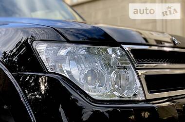 Позашляховик / Кросовер Mitsubishi Pajero Wagon 2015 в 