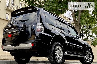 Позашляховик / Кросовер Mitsubishi Pajero Wagon 2015 в 