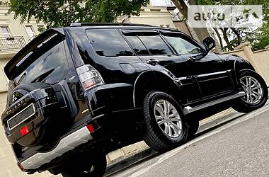 Позашляховик / Кросовер Mitsubishi Pajero Wagon 2015 в 