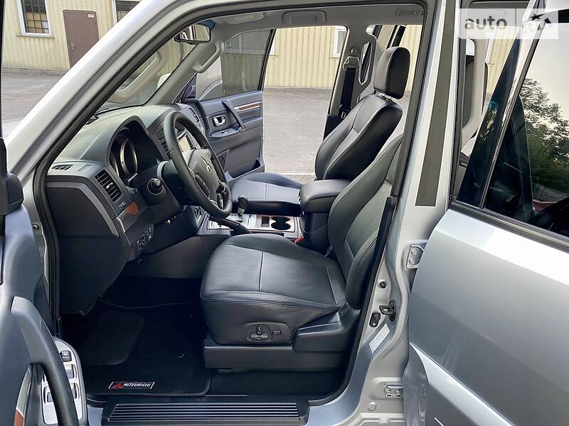 Универсал Mitsubishi Pajero Wagon 2011 в Киеве