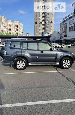 Внедорожник / Кроссовер Mitsubishi Pajero Wagon 2007 в Киеве