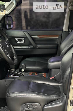 Внедорожник / Кроссовер Mitsubishi Pajero Wagon 2008 в 