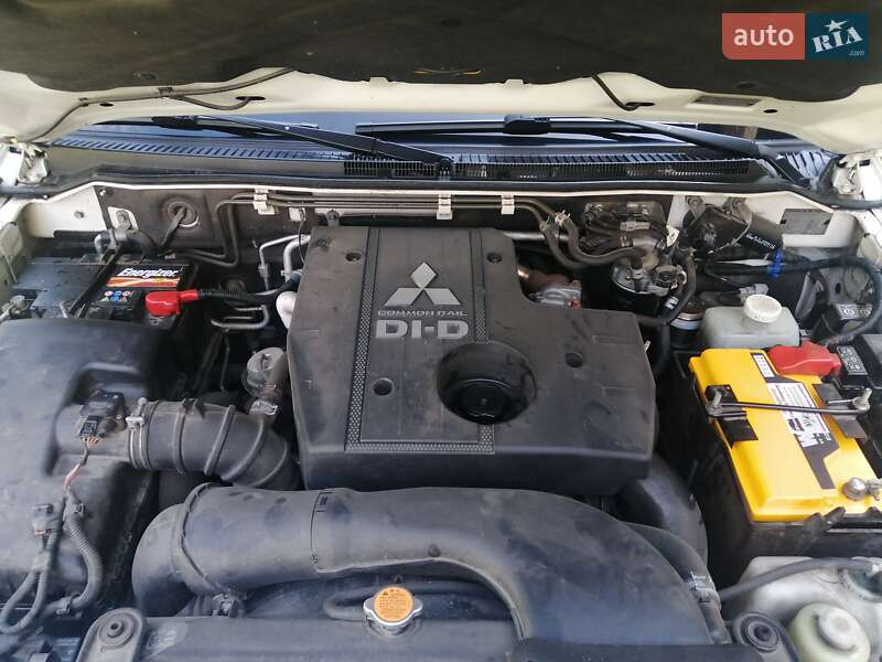 Внедорожник / Кроссовер Mitsubishi Pajero Wagon 2011 в Великой Александровке фото 10 Внедорожник / Кроссовер Mitsubishi Pajero Wagon 2011 в Великой Александровке