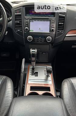 Внедорожник / Кроссовер Mitsubishi Pajero Wagon 2009 в 