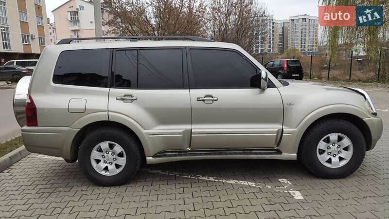 Позашляховик / Кросовер Mitsubishi Pajero Wagon 2006 в Шацьку