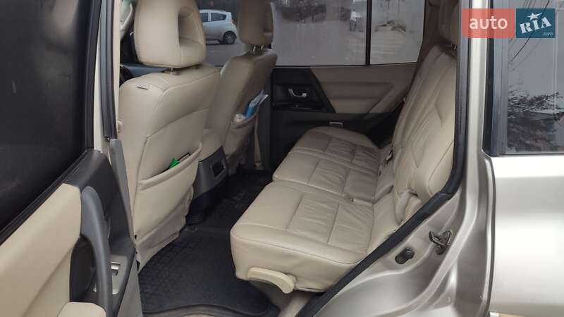Позашляховик / Кросовер Mitsubishi Pajero Wagon 2006 в Шацьку