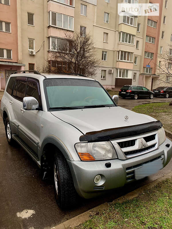 Внедорожник / Кроссовер Mitsubishi Pajero Wagon 2005 в Харькове