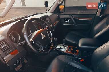 Внедорожник / Кроссовер Mitsubishi Pajero Wagon 2011 в 