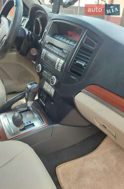 Внедорожник / Кроссовер Mitsubishi Pajero Wagon 2007 в 