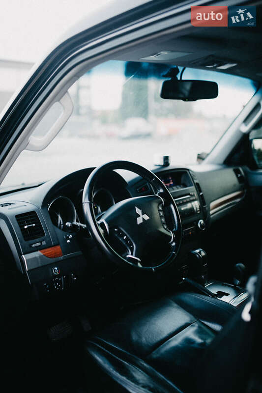 Позашляховик / Кросовер Mitsubishi Pajero Wagon 2008 в Києві