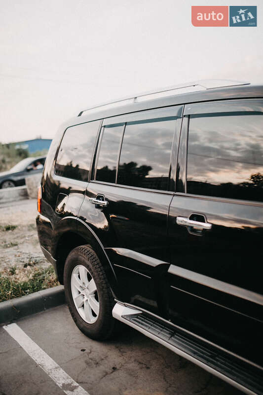 Позашляховик / Кросовер Mitsubishi Pajero Wagon 2008 в Києві