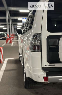 Внедорожник / Кроссовер Mitsubishi Pajero Wagon 2013 в 