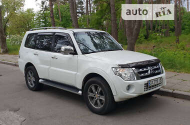 Mitsubishi Pajero Wagon 2012