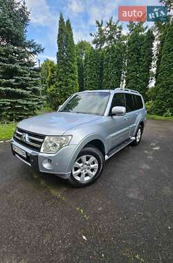 Mitsubishi Pajero Wagon 2011