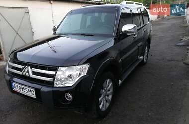 Внедорожник / Кроссовер Mitsubishi Pajero Wagon 2011 в 