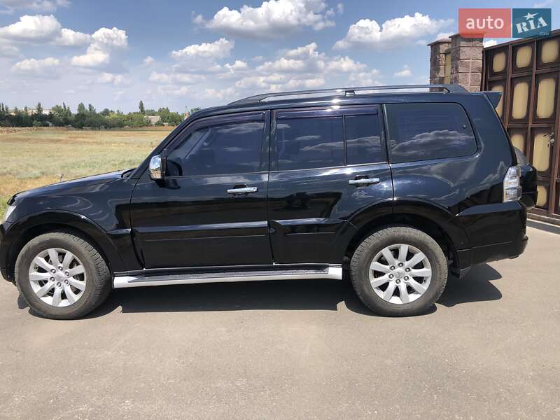Позашляховик / Кросовер Mitsubishi Pajero Wagon 2010 в Новому Бузі