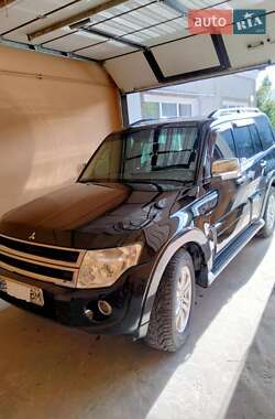 Mitsubishi Pajero Wagon 2014