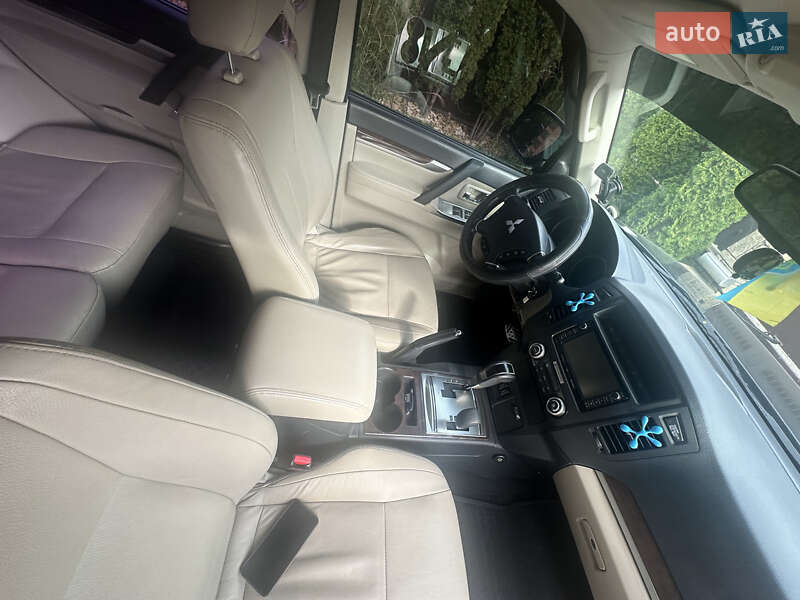 Внедорожник / Кроссовер Mitsubishi Pajero Wagon 2015 в Хмельницком